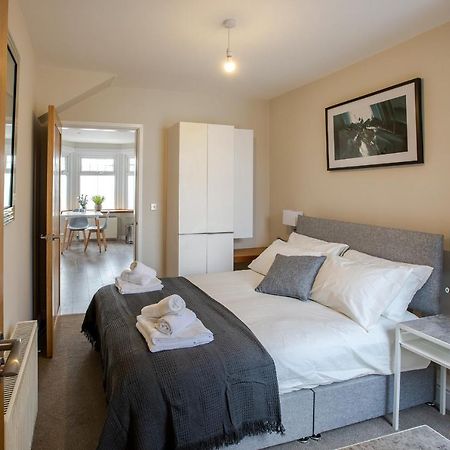 Bright And Luxurious Flat In The Heart Of Reading Apartment Exterior foto